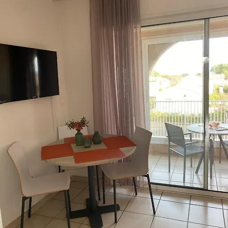 4 Personnes Bord De Avec Piscine Wifi