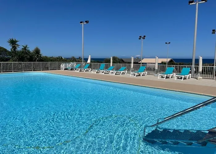 4 Personnes Bord De Avec Piscine Wifi 세르비온