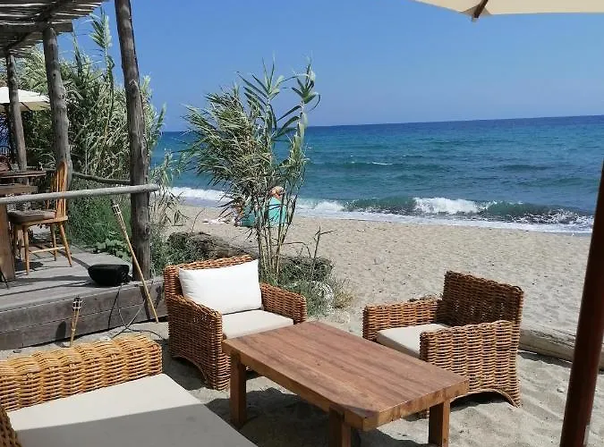 4 Personnes Bord De Avec Piscine Wifi 아파트