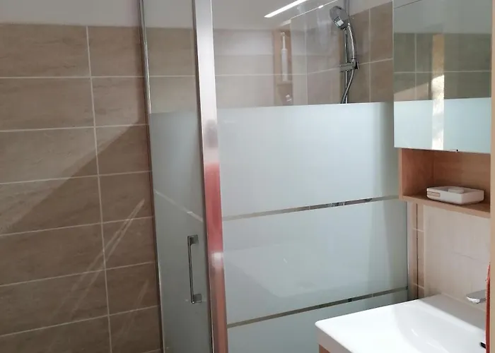 아파트 4 Personnes Bord De Avec Piscine Wifi *